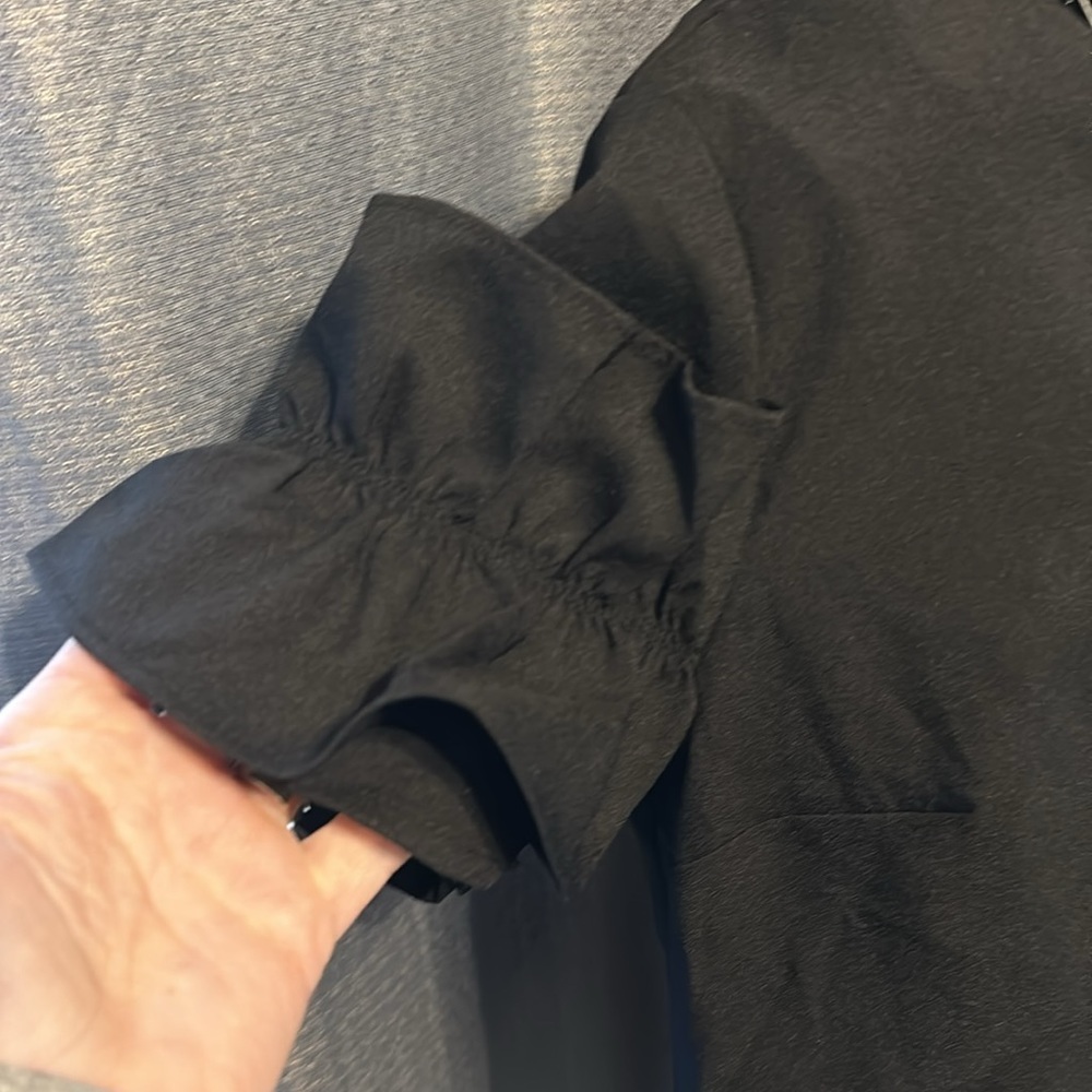 Banana Republic short sleeve blouse​ - Picture 2 of 6